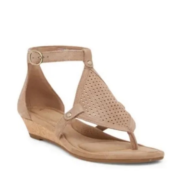 Koolaburra Shoes - NEW Koolaburra by UGG Briona Sandals Size 8 in Metallic Taupe